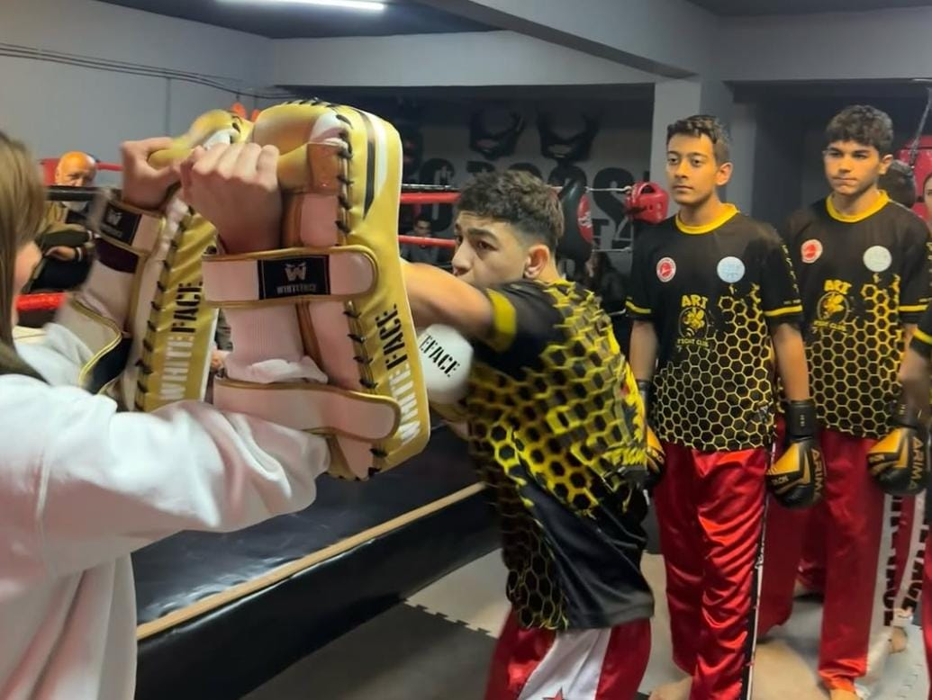 Arı Fıght Club antrenman fotoğrafı 3