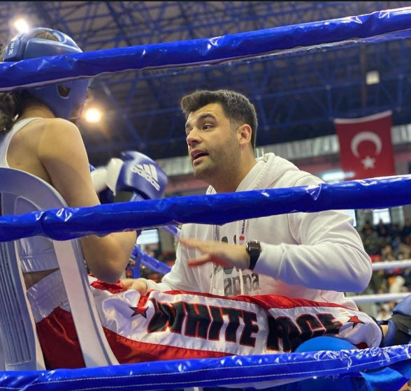 Arı Fıght Club ring köşesi fotoğrafı